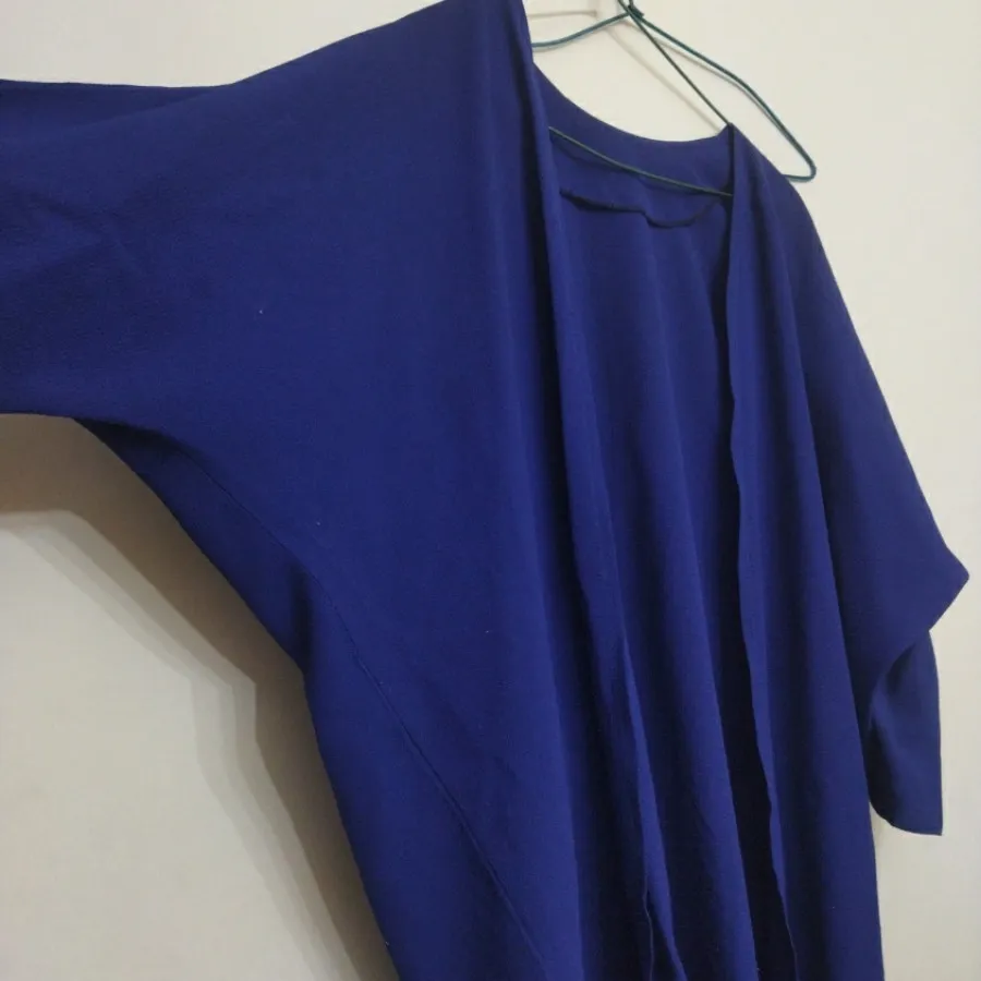 مانتو جلو باز