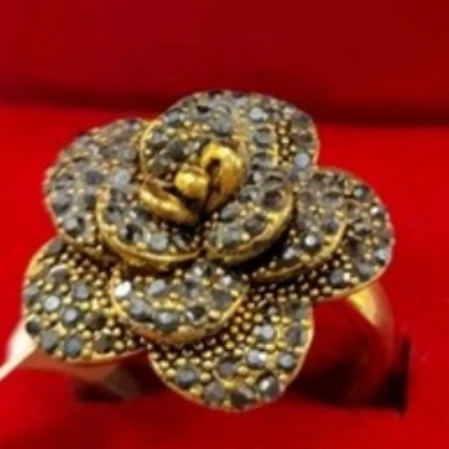 انگشتر گل رز