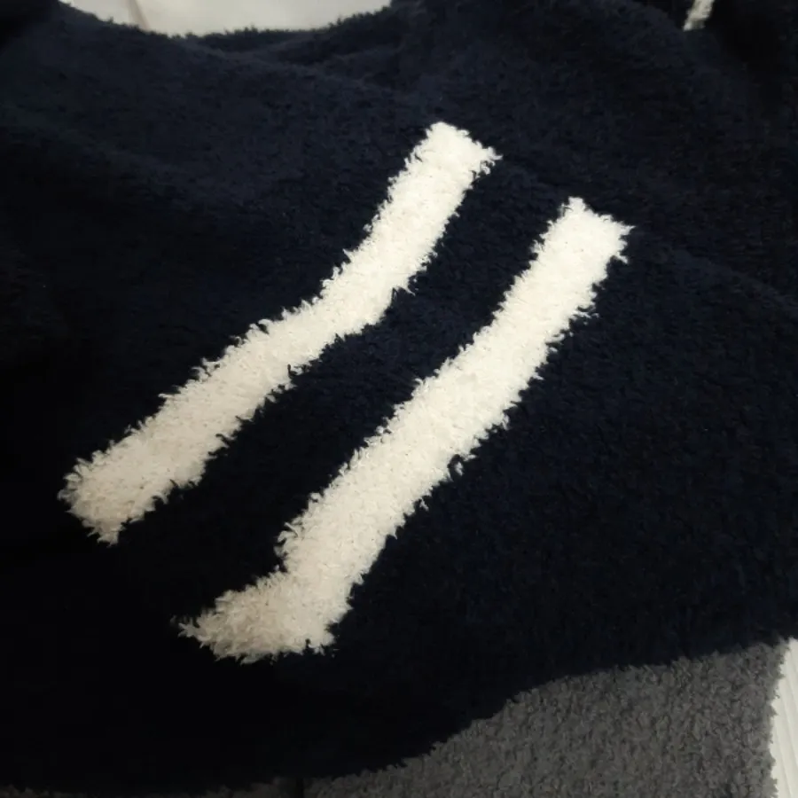 سوییشرت طوسی و سورمه‌ای