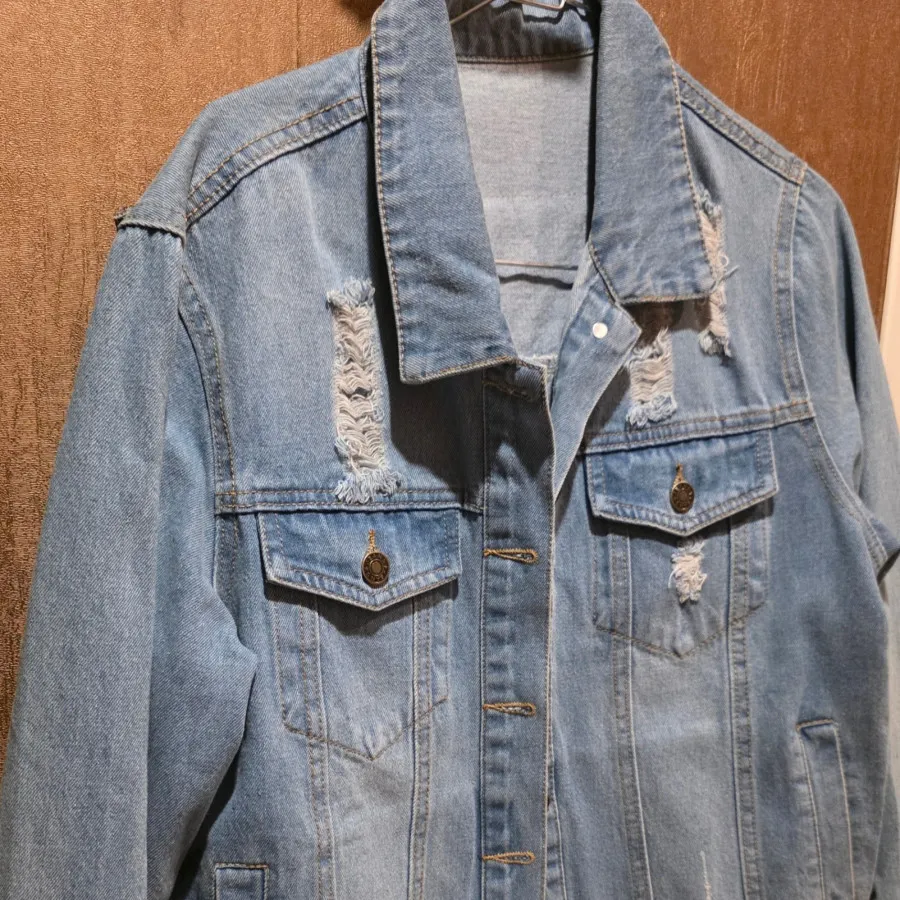 کت جین‌گلدوزی شده