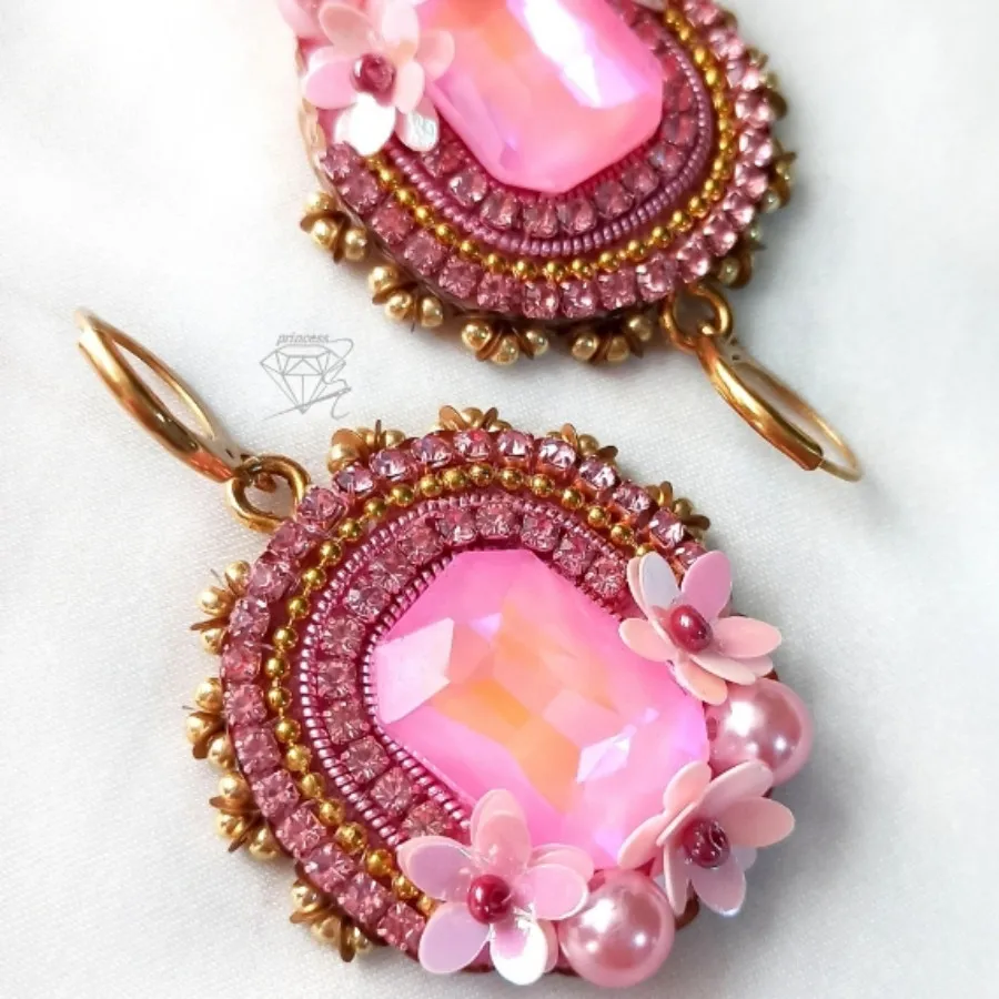 گوشواره جواهردوزی صورتی