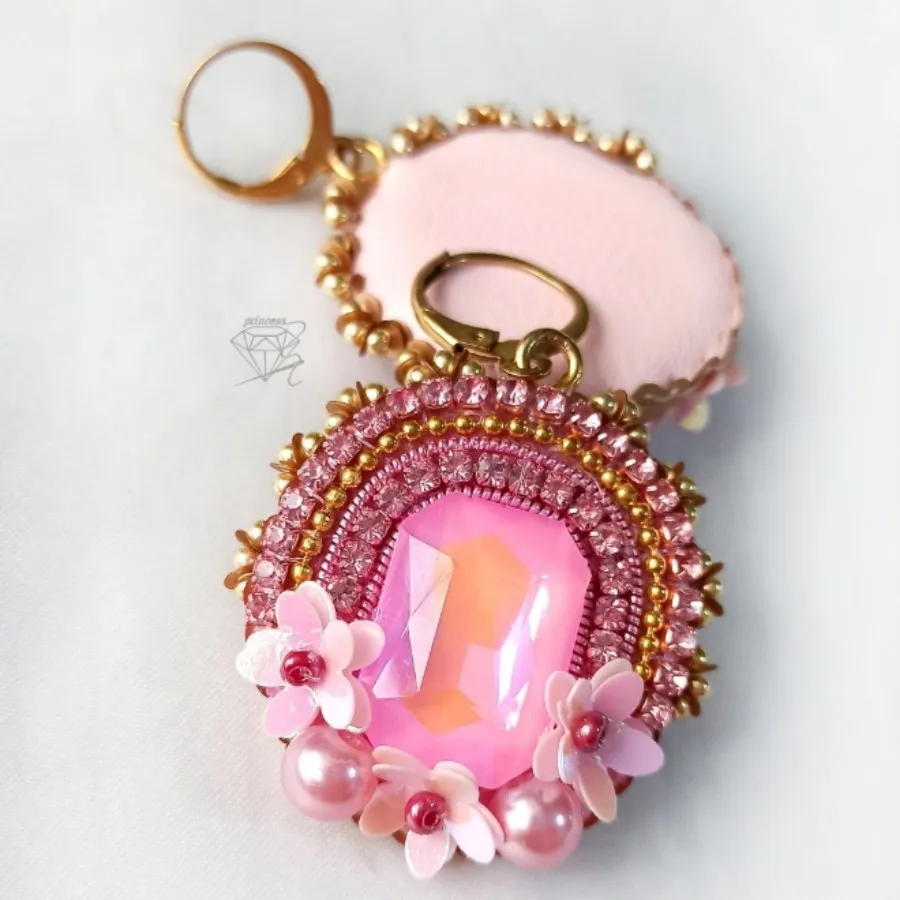 گوشواره جواهردوزی صورتی