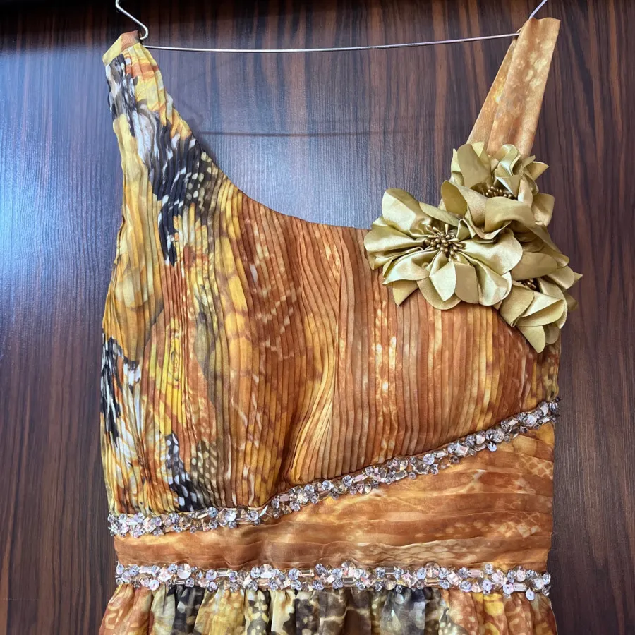 پیراهن طلایی