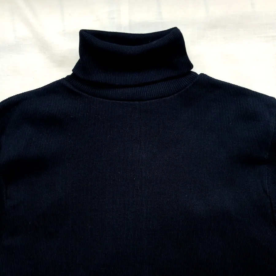 بلوزبافت یقه‌اسکی سرمه‌ای