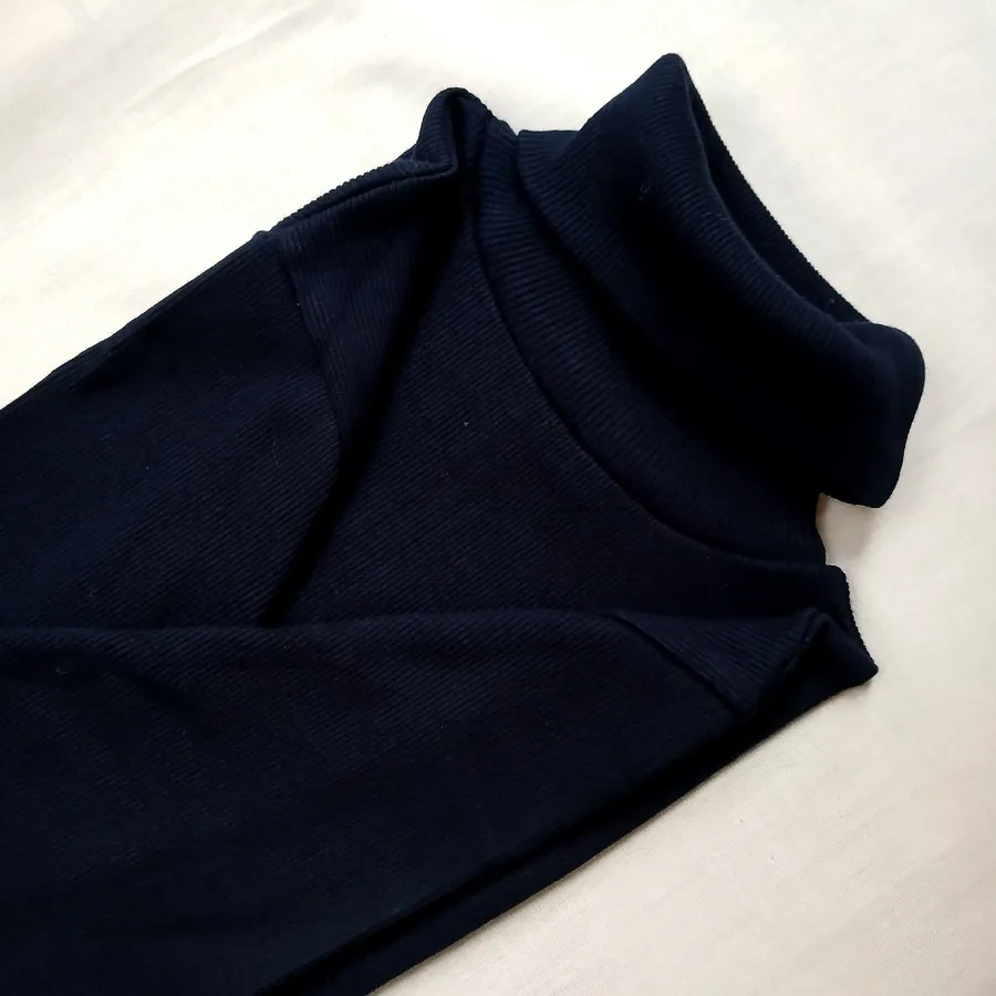 بلوزبافت یقه‌اسکی سرمه‌ای