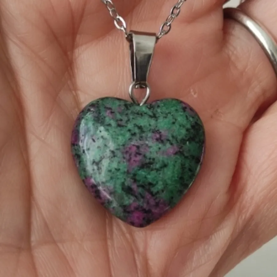 گردنبند قلب سنگی زیبا