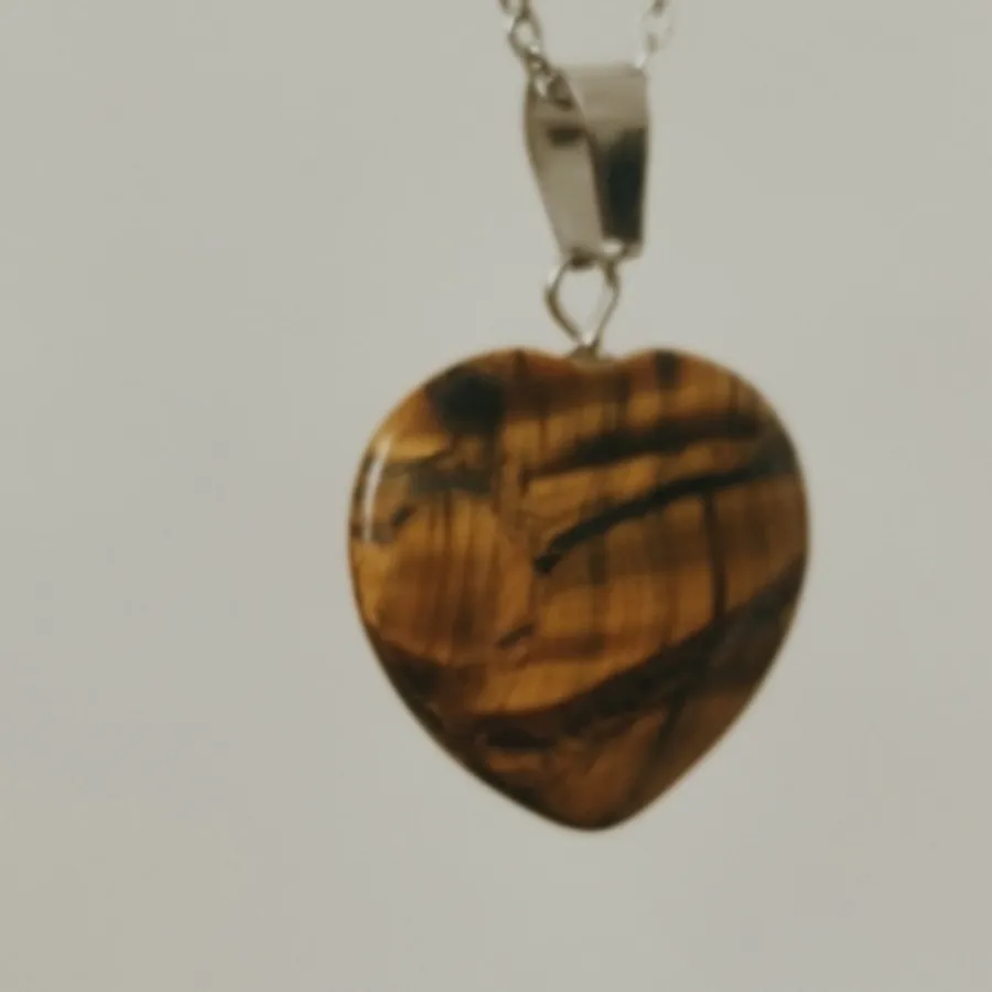 گردنبند زیبای قلب سنگی