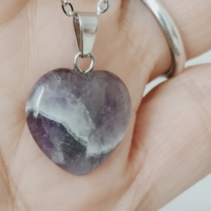 گردنبند زیبای قلب سنگی