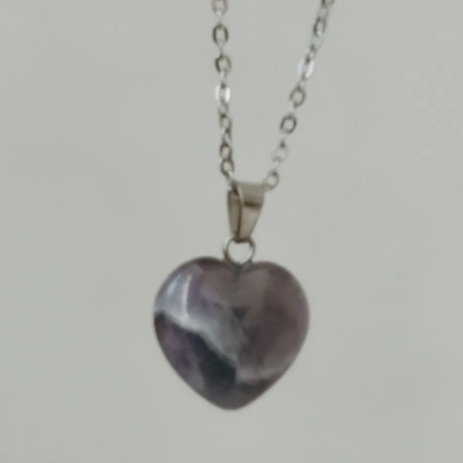 گردنبند زیبای قلب سنگی