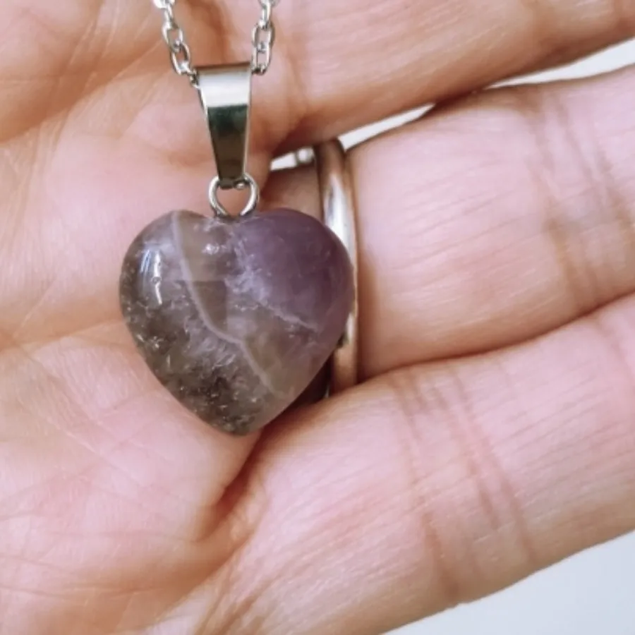 گردنبند زیبای قلب سنگی
