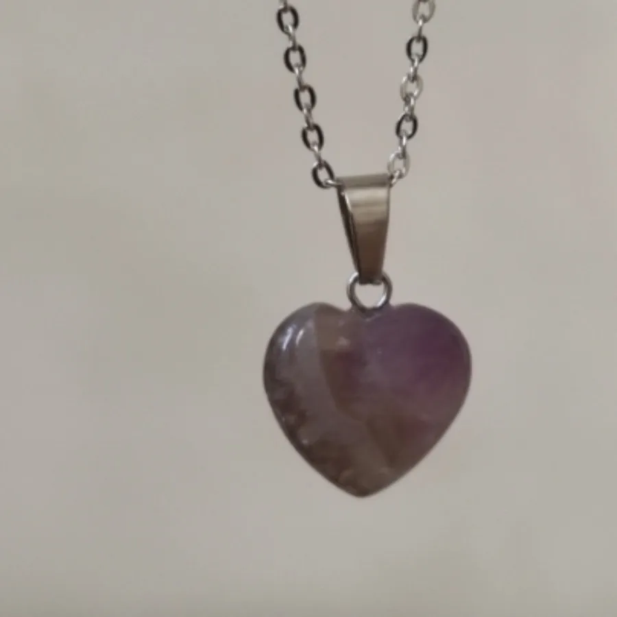 گردنبند زیبای قلب سنگی