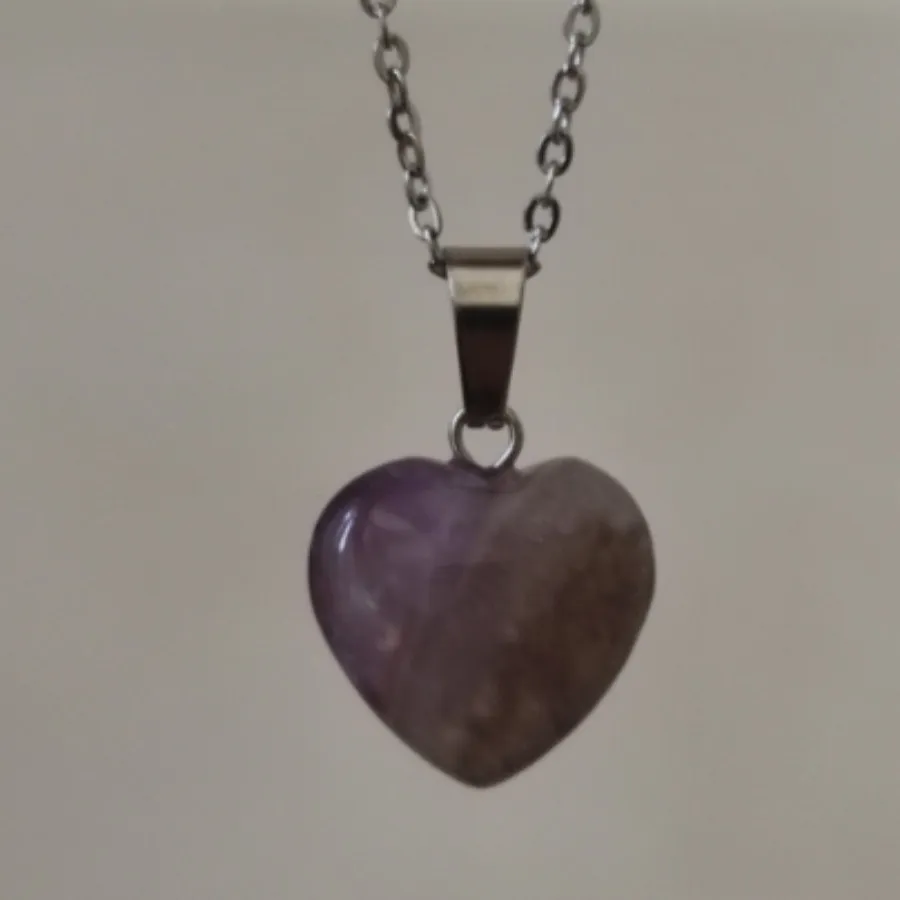 گردنبند زیبای قلب سنگی