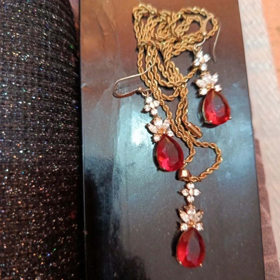 نیم ست گوشواره و گردنبند