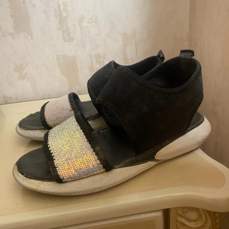 دوتا کفش باهم