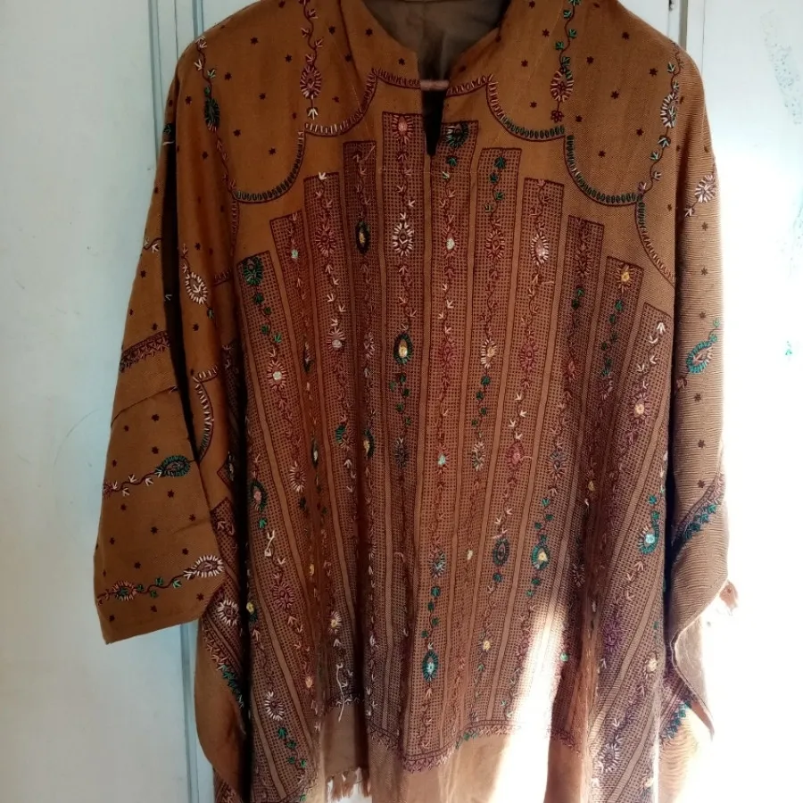 پانچو گلدوزی کار دست