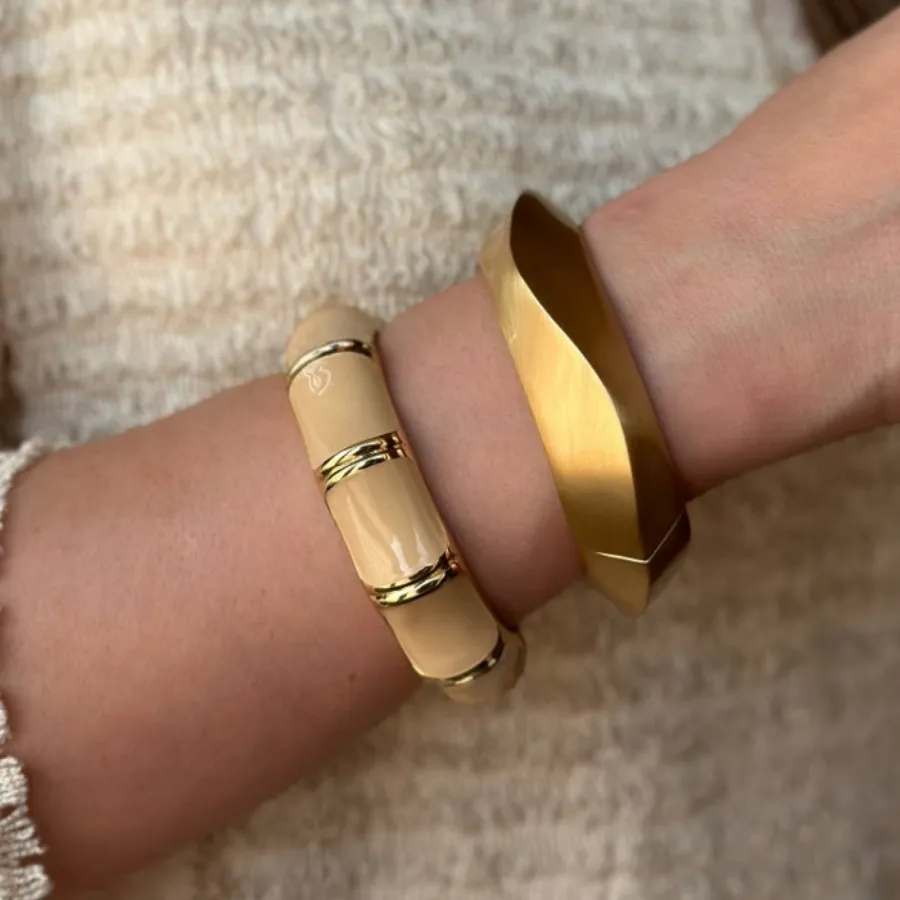 بنگل های طلایی رنگ