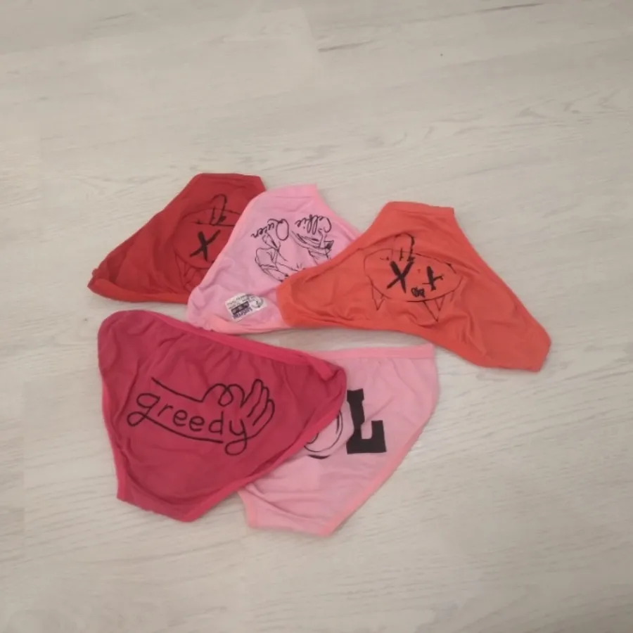 لباس زیرزنانه