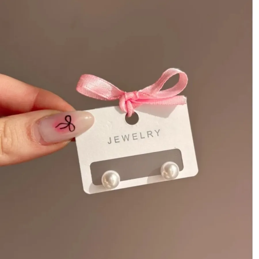 گوشواره میخی