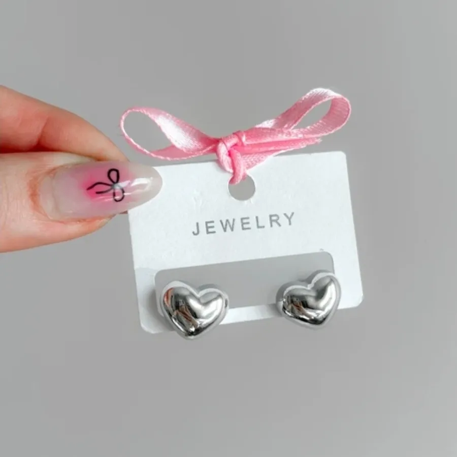 گوشواره میخی