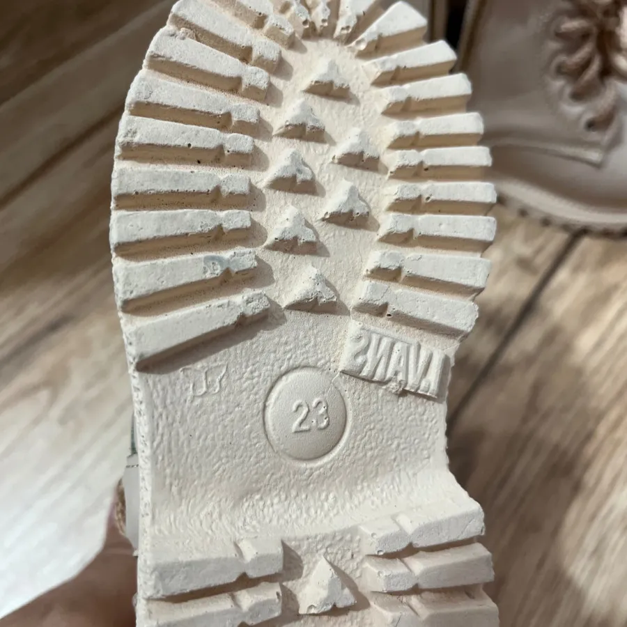 بوت بچه گانه