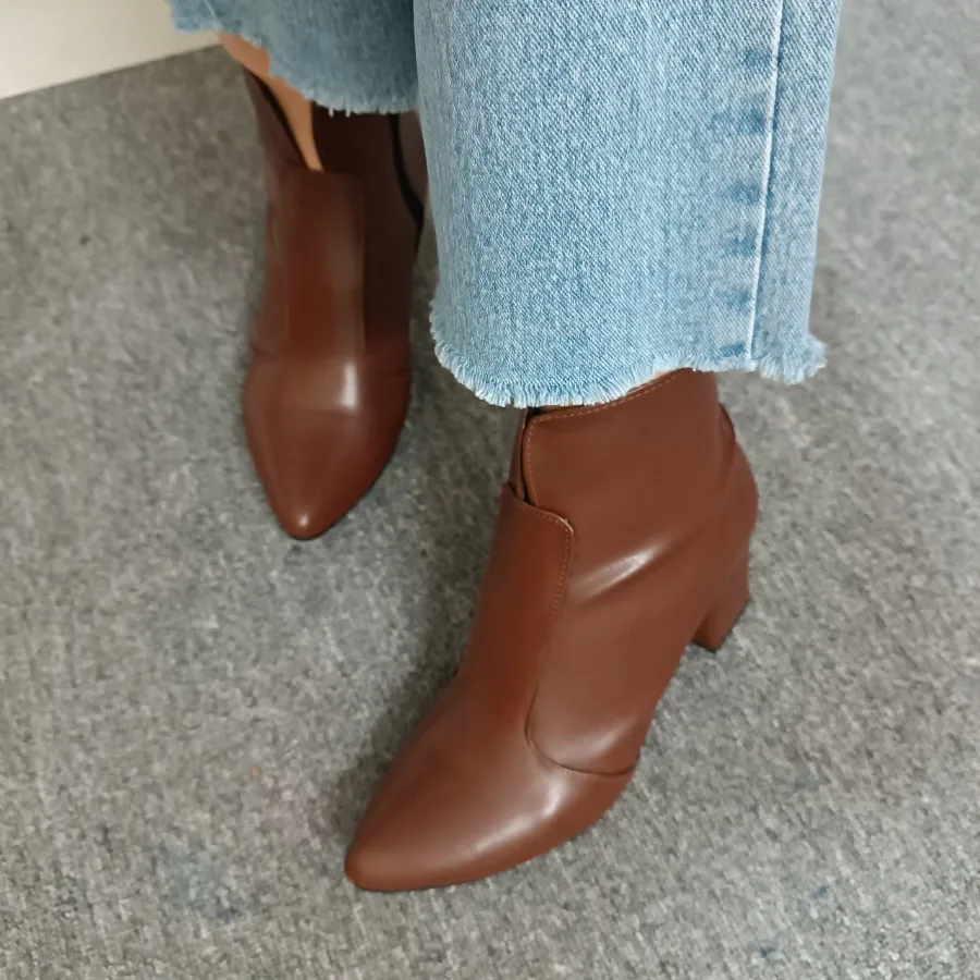 بوت قهوه ای