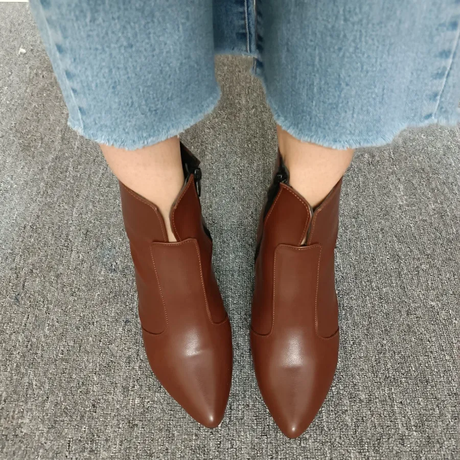 بوت قهوه ای