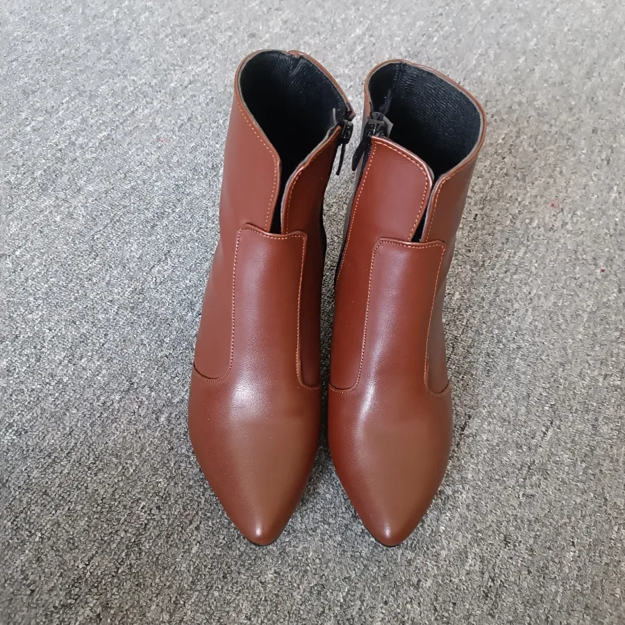 بوت قهوه ای