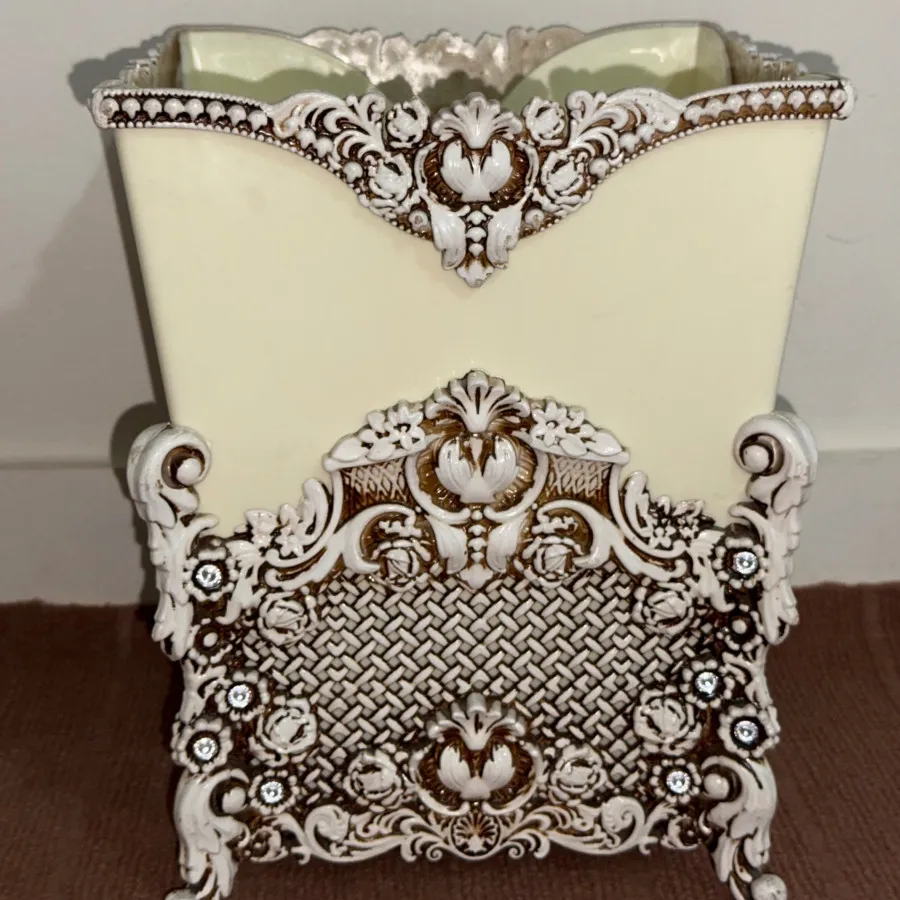 حا دستمال و‌ سطل اشغال