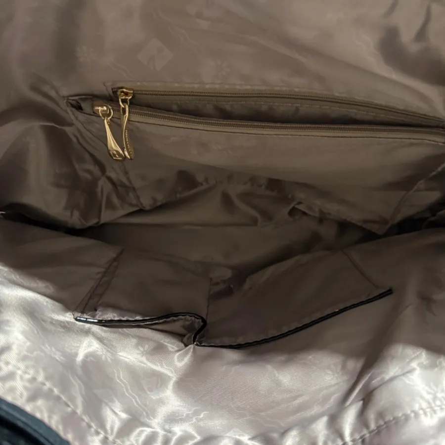 توت بگ کاملا سالم