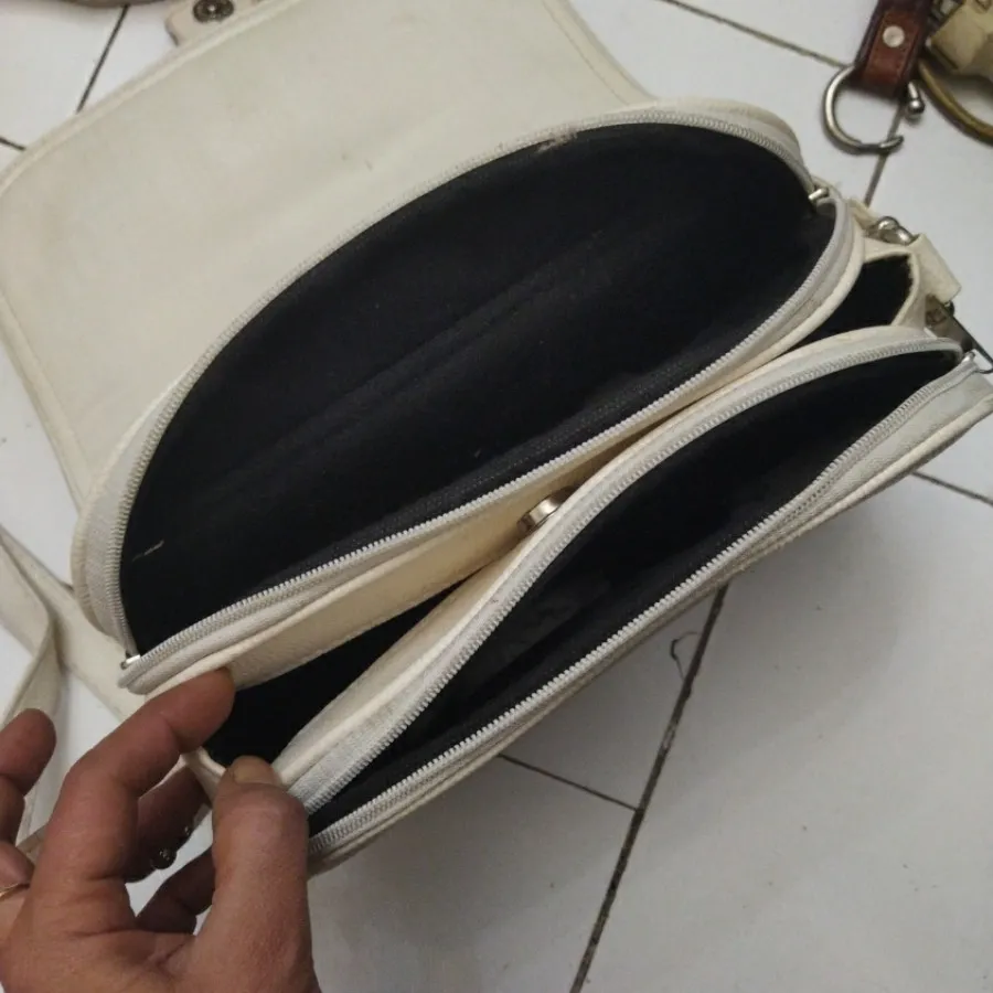 کیف سفید دوشی