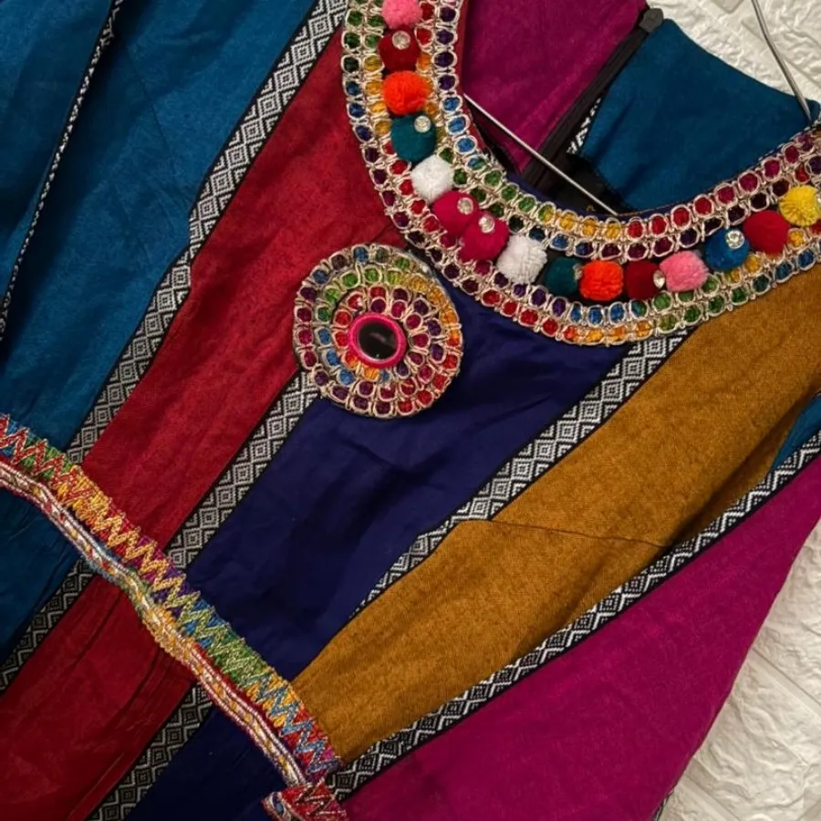 پیراهن رنگارنگ نخی