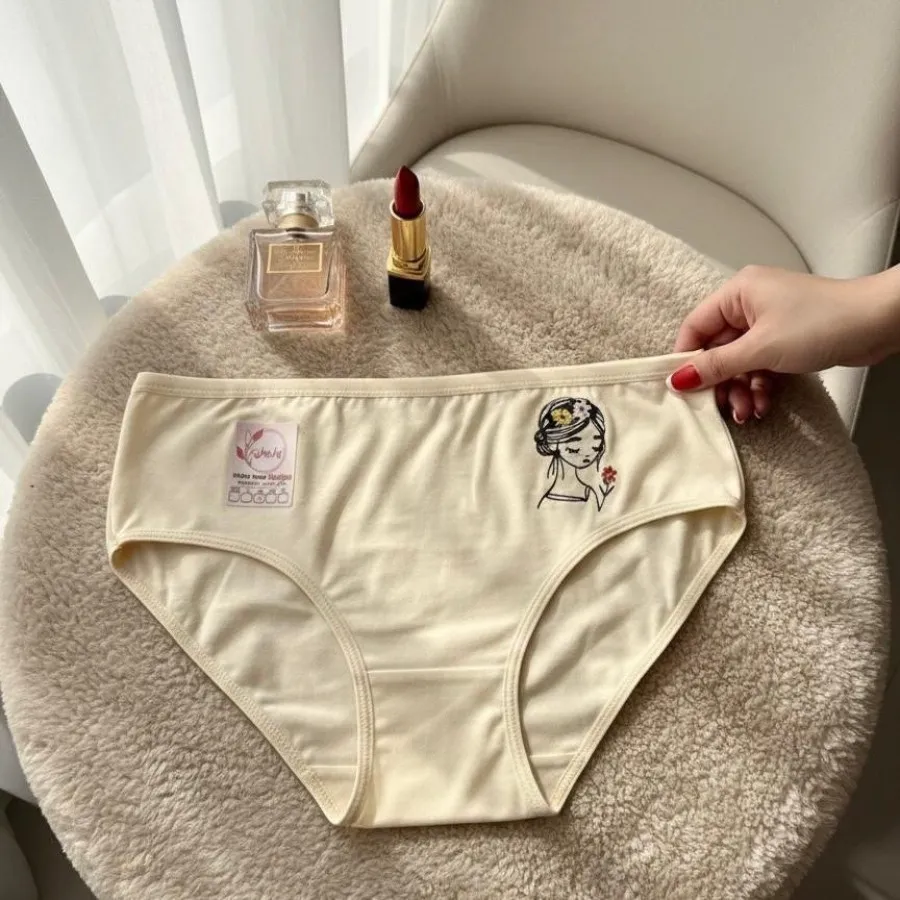 شورت گلدوزی