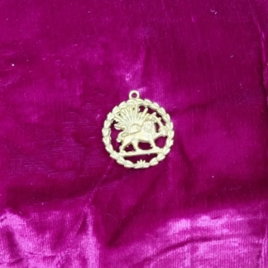 مدال شیروخورشید برنجی