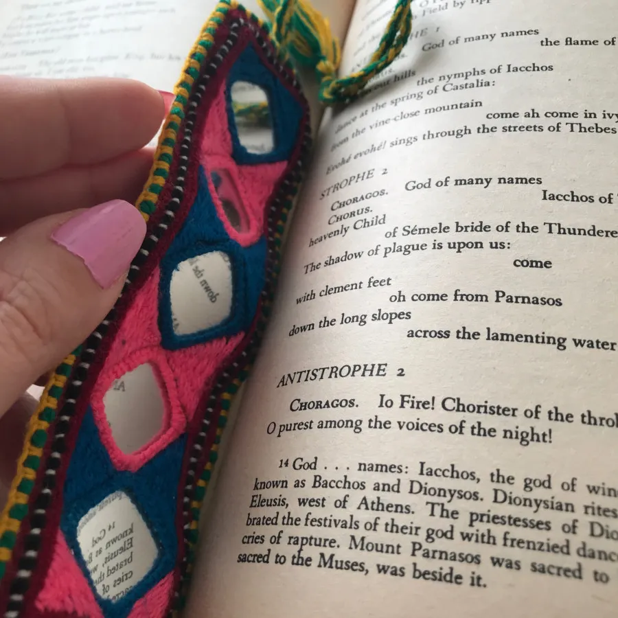 دستبند سوزن دوزی