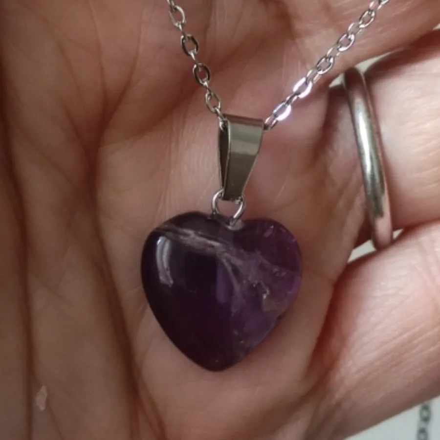 گردنبند زیبای قلب سنگی