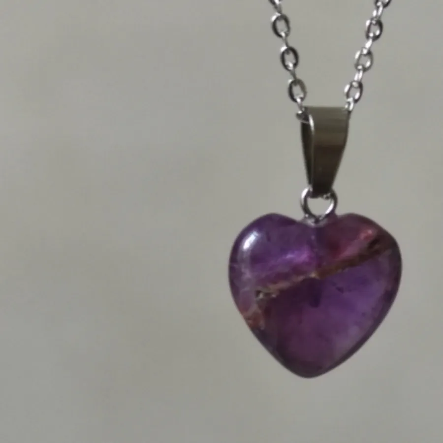 گردنبند زیبای قلب سنگی