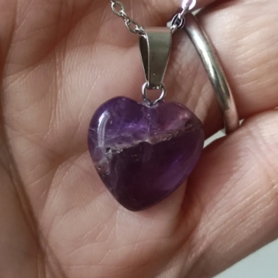 گردنبند زیبای قلب سنگی