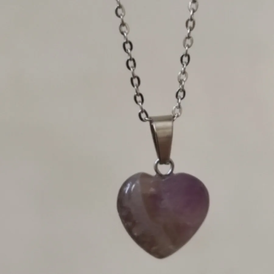 گردنبند زیبای قلب سنگی