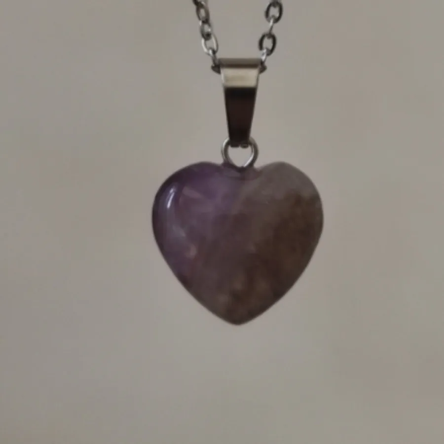 گردنبند زیبای قلب سنگی