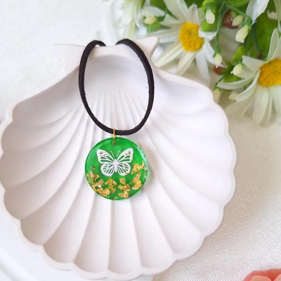 گردنبند رزینی پروانه سبز