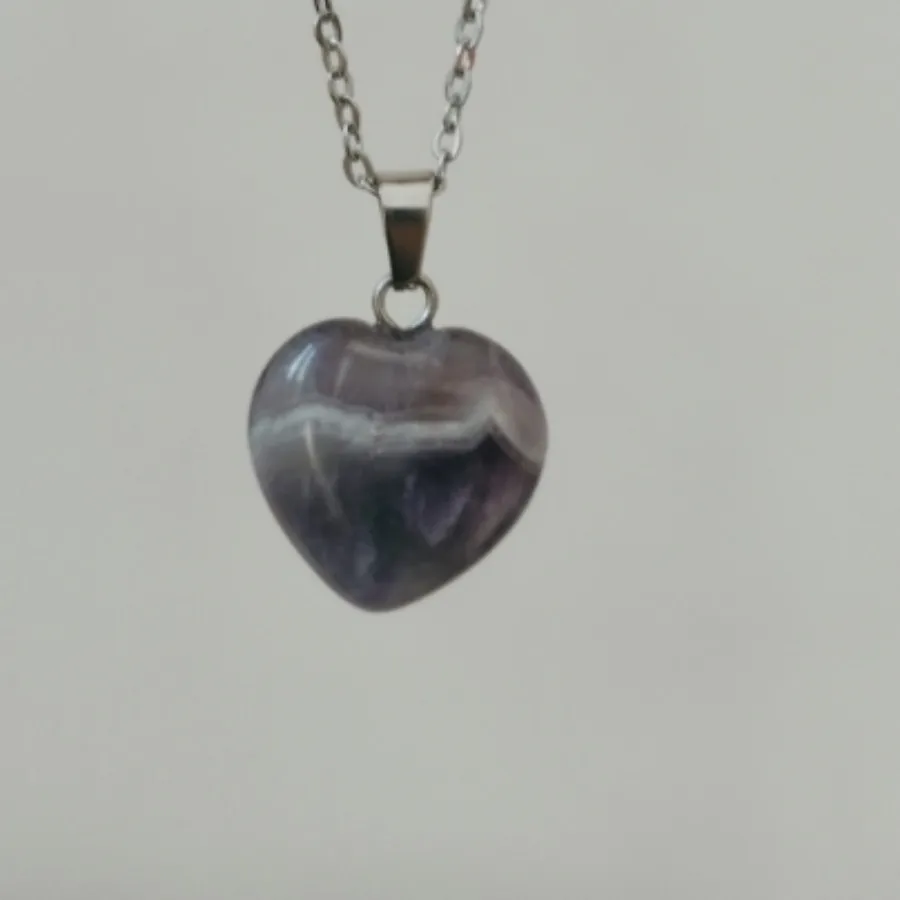 گردنبند زیبای قلب سنگی