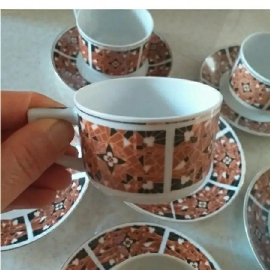 فنجان و نعلبکی چینی کاغذی