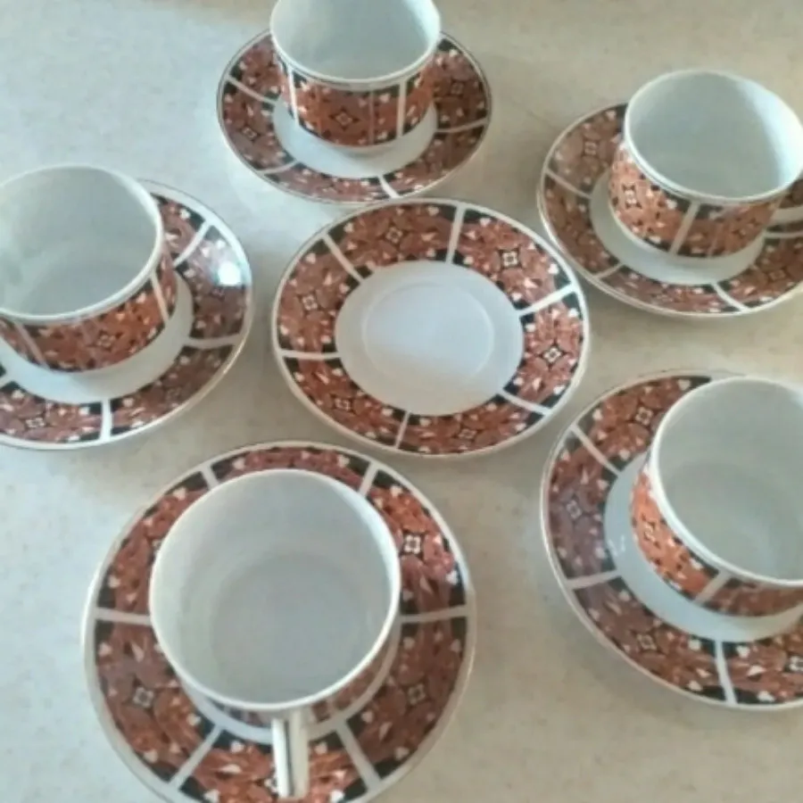 فنجان و نعلبکی چینی کاغذی