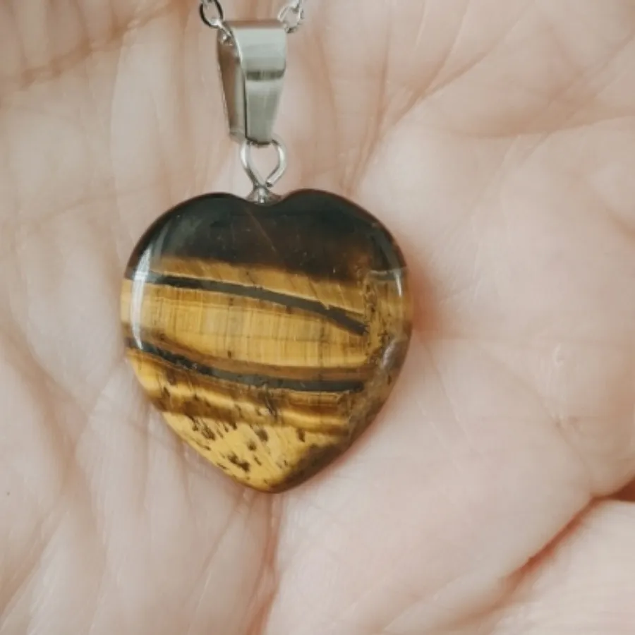 گردنبند زیبای قلب سنگی