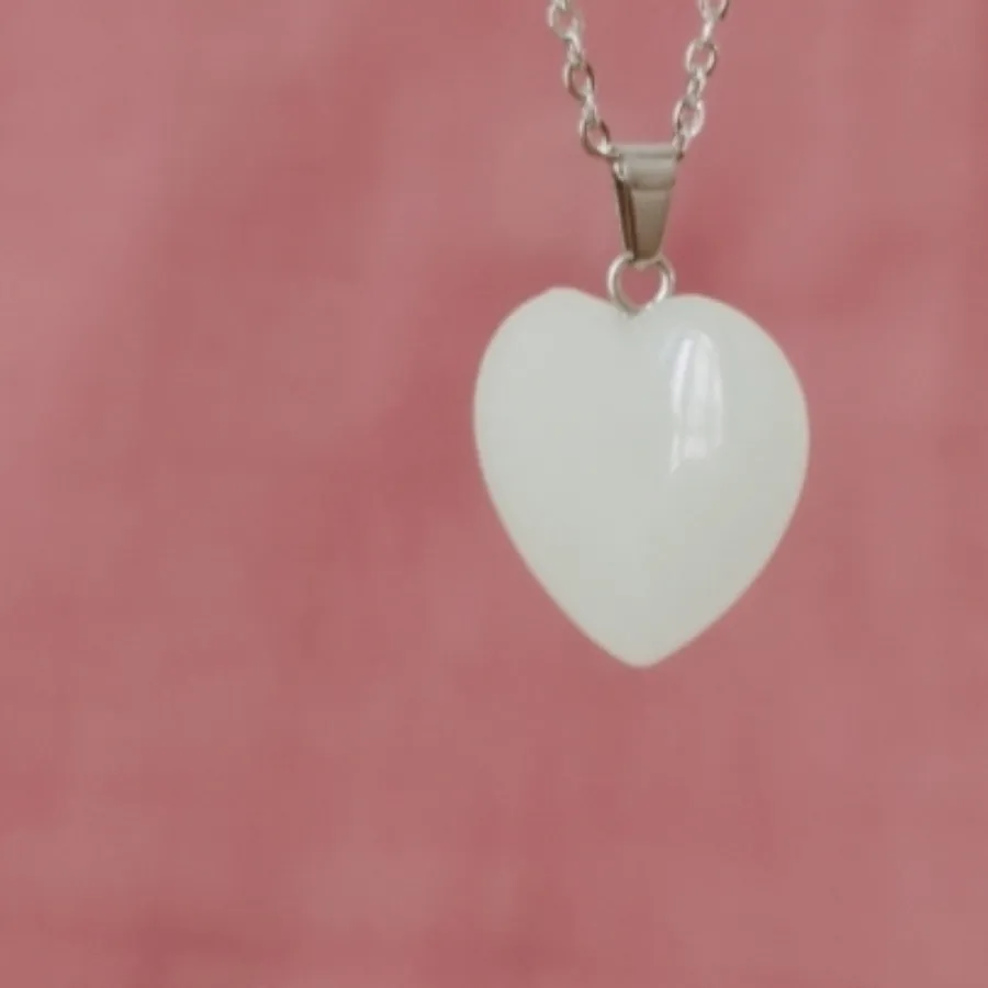 گردنبند زیبای قلب سنگی