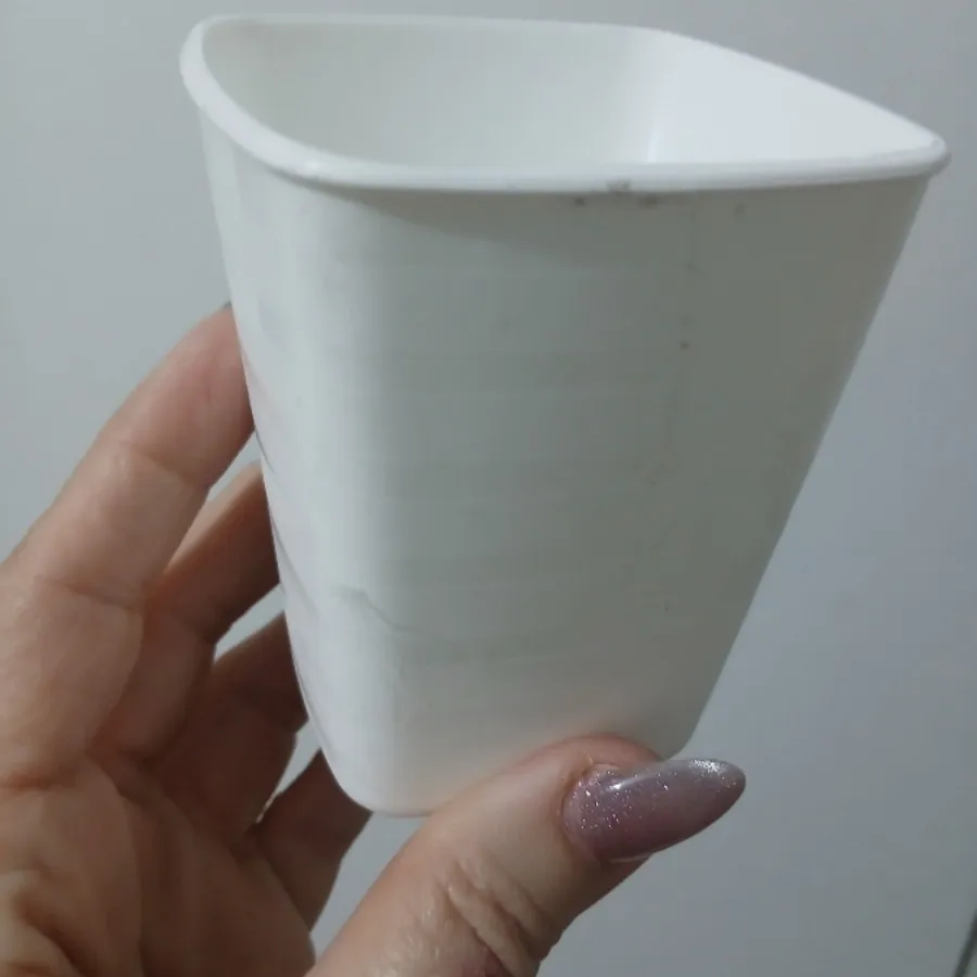 لیوان پلاستیکی