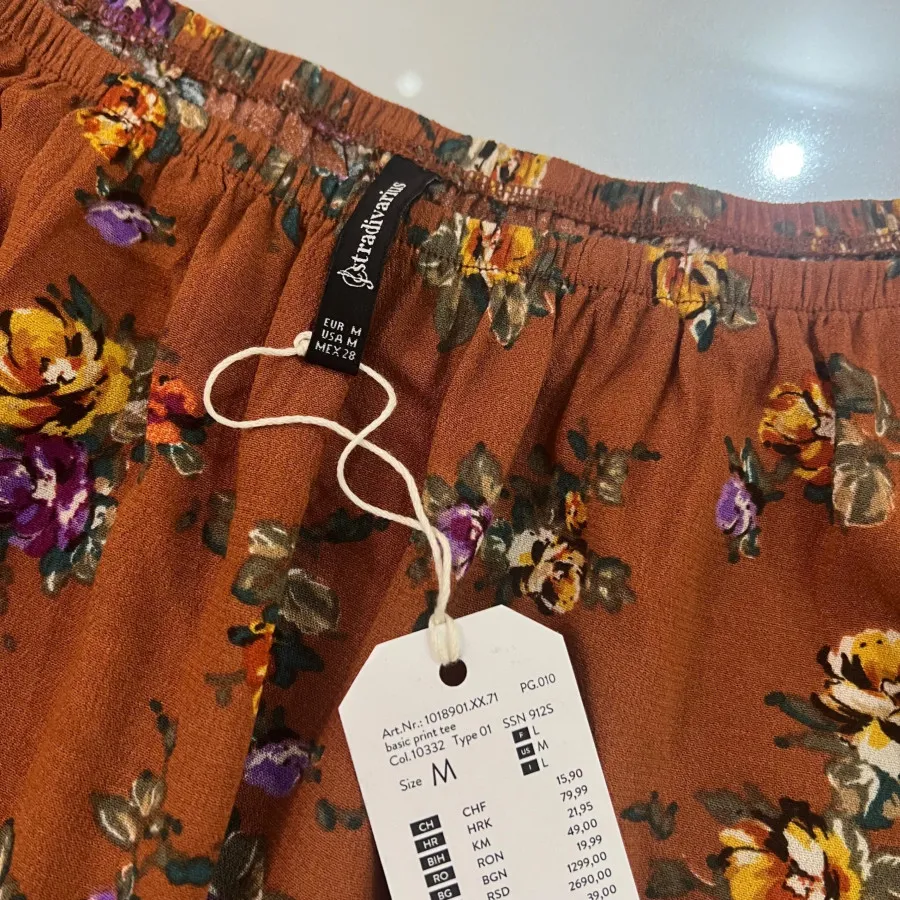 بلوز شولدرآفstradivarius