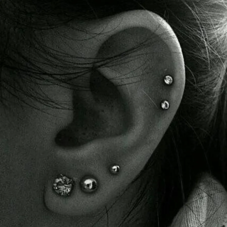 پیرسینگ گوش نقره