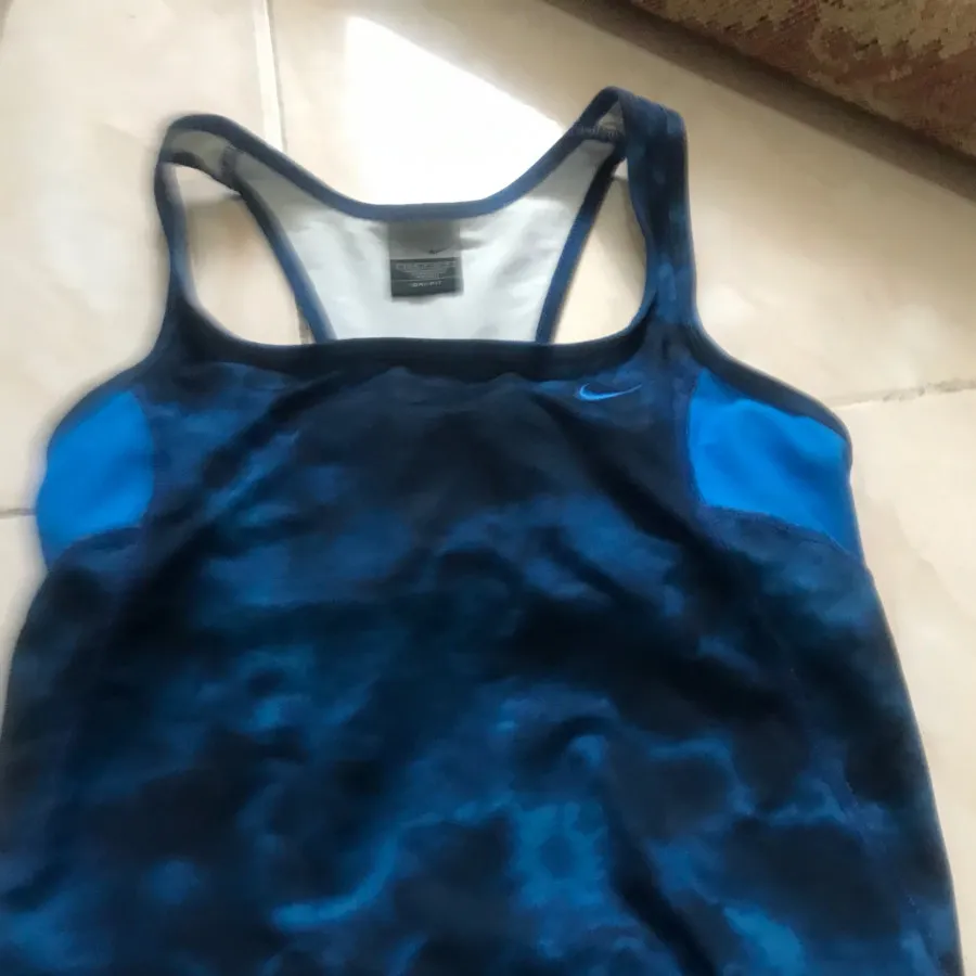 تاپ ورزشی نایکی