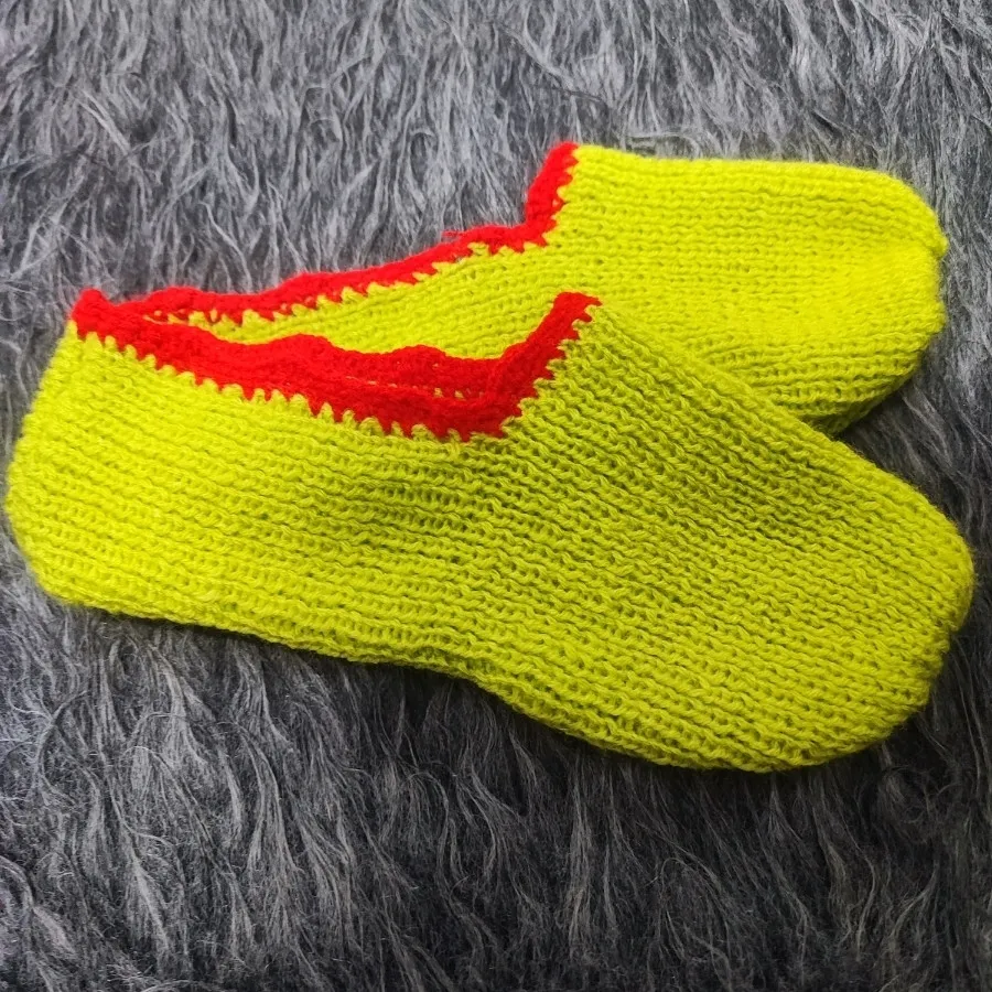 جوراب روفرشی بافتنی